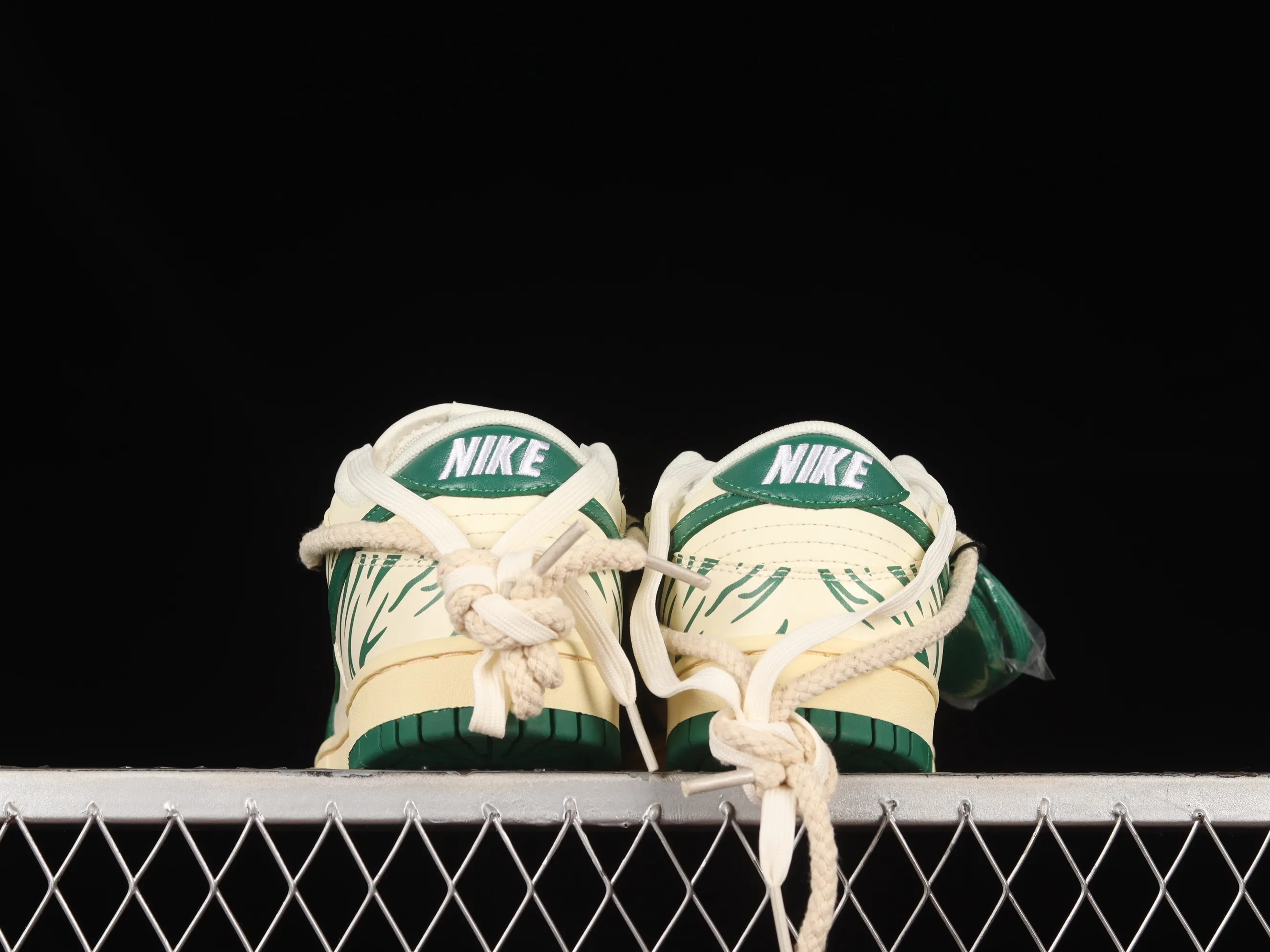 All categories Nk SB Dunk series Nk SB Dunk Low low-top sneakers Nk Dunk Low distressed beige customized version of deconstructed strap casual sneakers DD1503-112